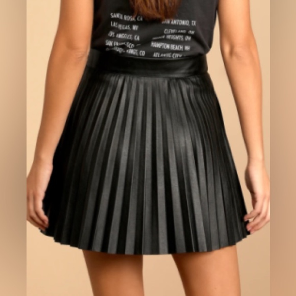 LULUS- Better Luck Next Time Black Vegan Leather Pleated Mini Skirt- NWT - Picture 2 of 4